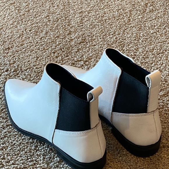White leather booties - Picture 4 of 4